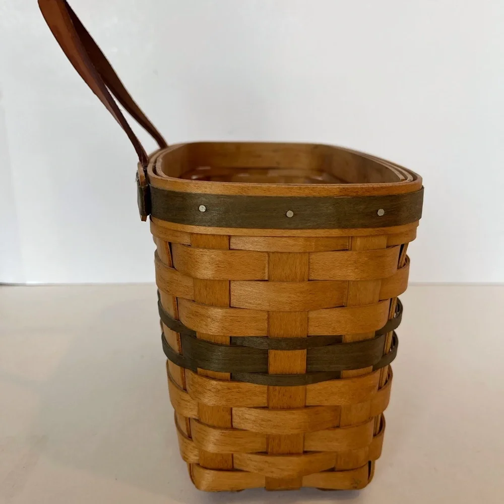 Hand-woven Signed Basket with Green Accents and Leather Handle - Picture 4 of 8